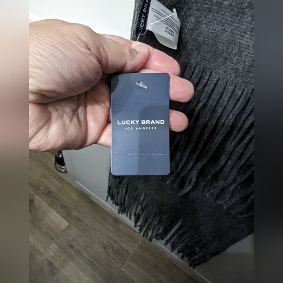 Lucky Brand Scarf or Wrap. Charcoal grey. Oversized . Fringed. - Picture 4 of 7